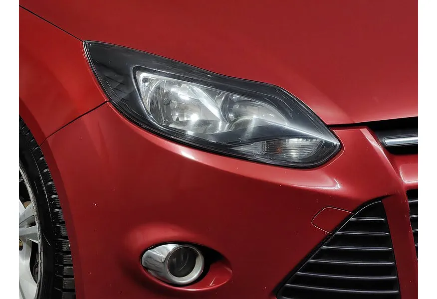 Ford Focus 1.6 Ti-VCT PowerShift (125 л.с.) Titanium Красный в АВИЛОН. Слайд №10