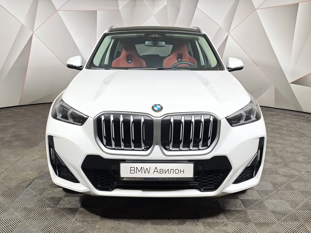 BMW X1 xDrive25 Li (204 л.с.) Белый в АВИЛОН. Слайд №3