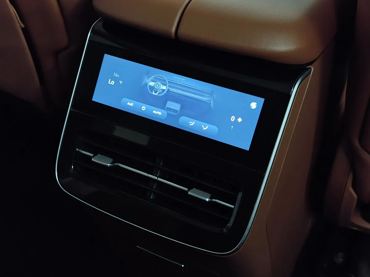 Voyah Free EVR 1.5 AT AWD (489 л.с.) Зеленый в АВИЛОН. Слайд №25