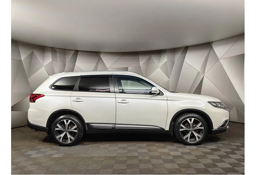 Mitsubishi Outlander 2.4 CVT 4WD (167 л.с.) Белый в АВИЛОН. Слайд №6