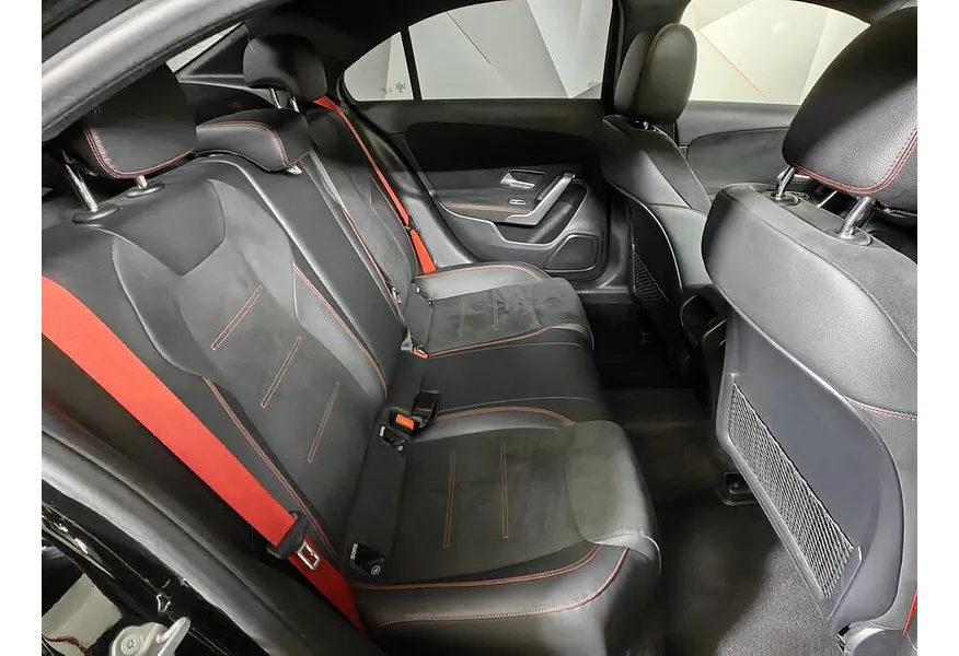 Mercedes-Benz A-Класс 35 SpeedShift 4Matic (306 л.с.) Черный в АВИЛОН. Слайд №16