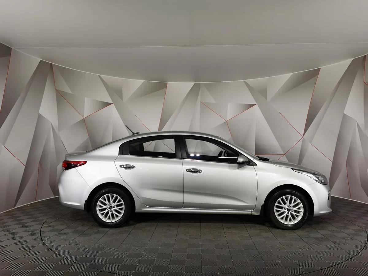 Kia Rio 1.6 MT (123 л.с.) Серебристый в АВИЛОН. Слайд №6