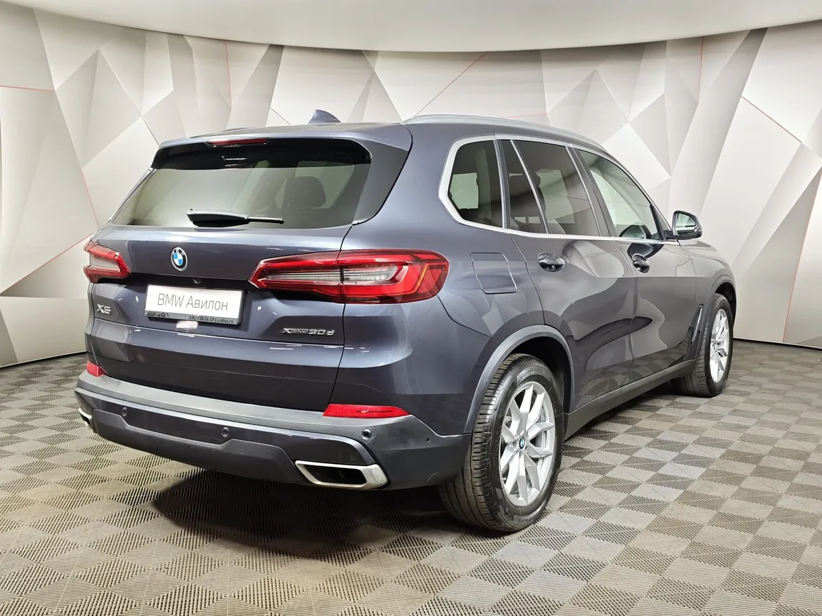 BMW X5 xDrive30d Steptronic (249 л.с.) Business Plus Серый в АВИЛОН. Слайд №2
