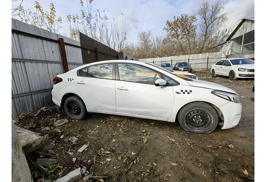 Kia Cerato 1.6 AT (130 л.с.) Comfort Белый в АВИЛОН. Слайд №4