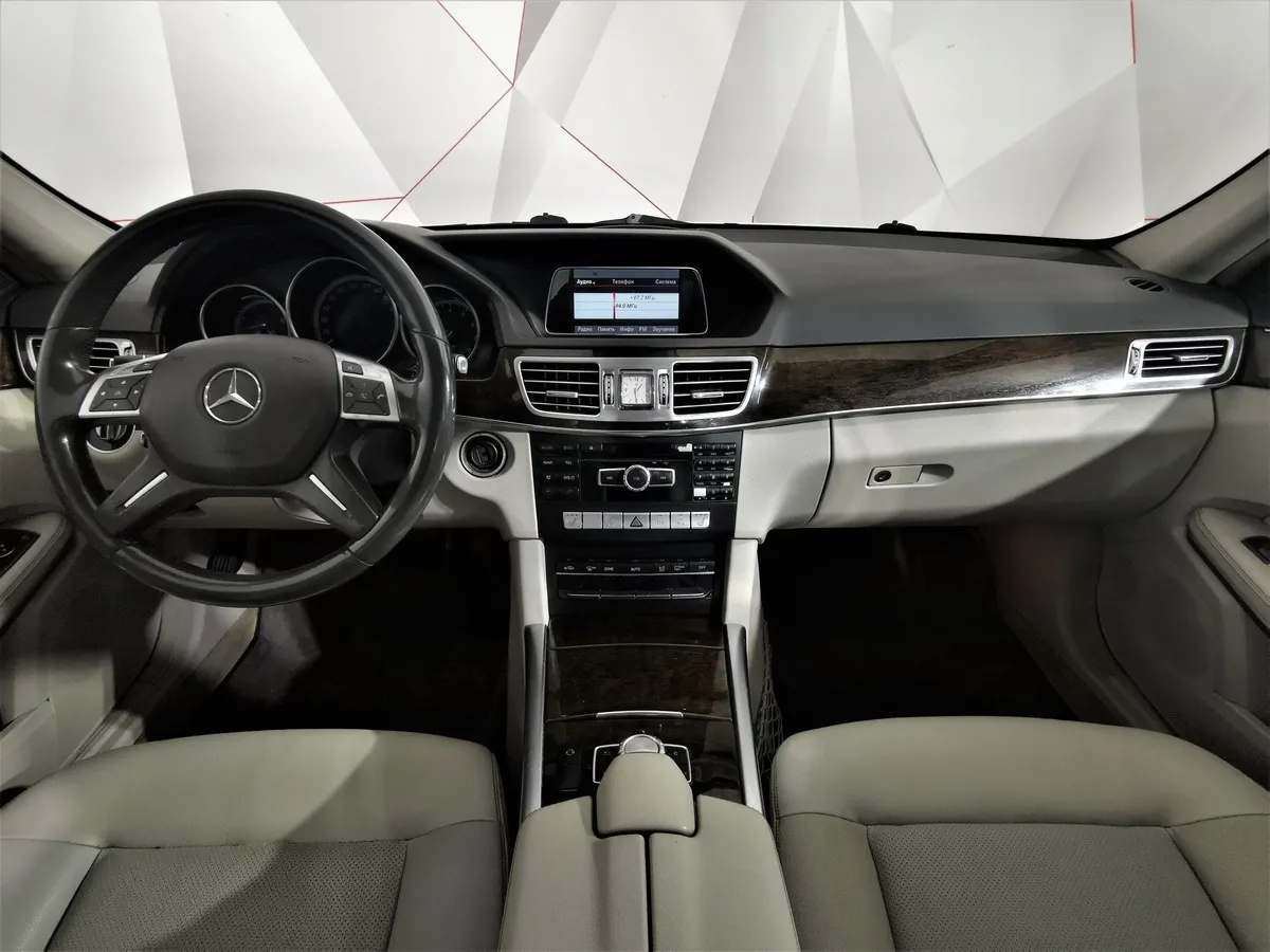 Mercedes-Benz E-Класс E 200 T BlueEfficiency 7G-Tronic Plus (184 л.с.) Белый в АВИЛОН. Слайд №12