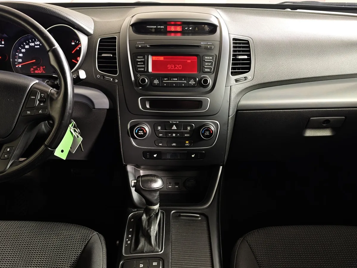 Kia Sorento 2.4 AT (175 л.с.) Classic Серебристый в АВИЛОН. Слайд №14