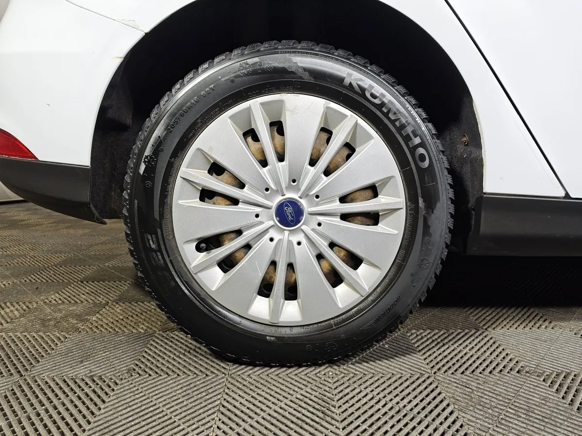 Ford Focus 1.6 PowerShift (105 л.с.) Trend Белый в АВИЛОН. Слайд №9