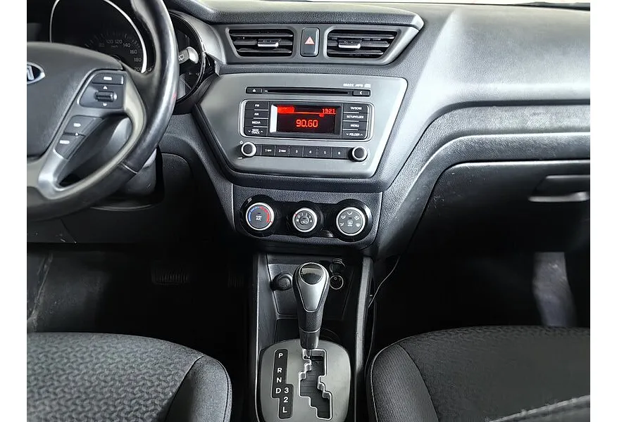 Kia Rio 1.4 AT (107 л.с.) Коричневый в АВИЛОН. Слайд №14