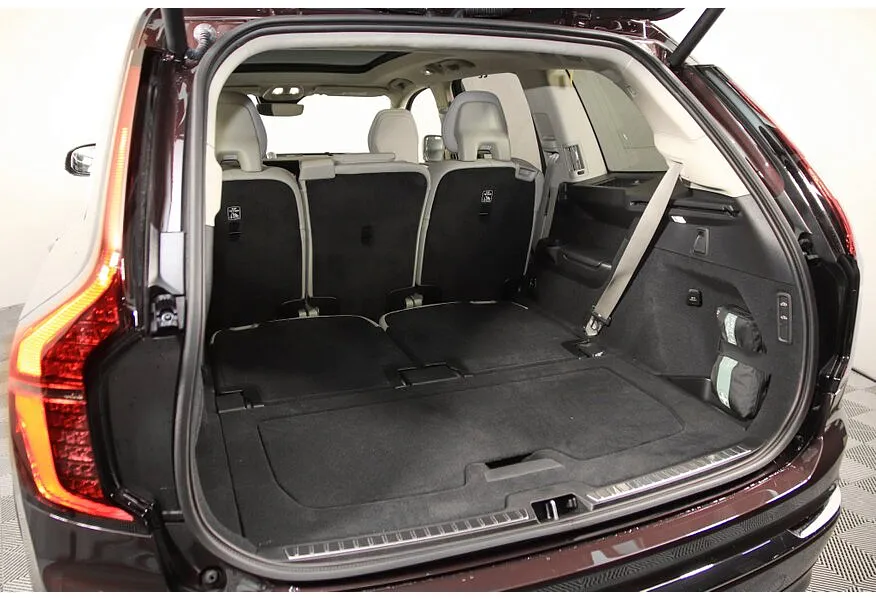 Volvo XC90 2.0 B5 mild hybrid AT AWD (7 мест) (250 л.с.) Ultra Bright Красный в АВИЛОН. Слайд №18