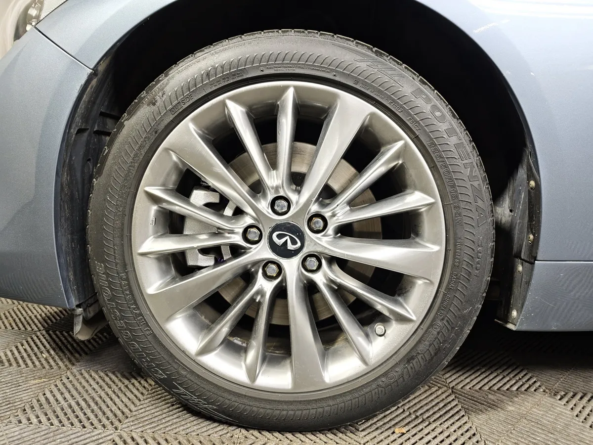 Infiniti Q50 2.0 T AT (211 л.с.) Серый в АВИЛОН. Слайд №9