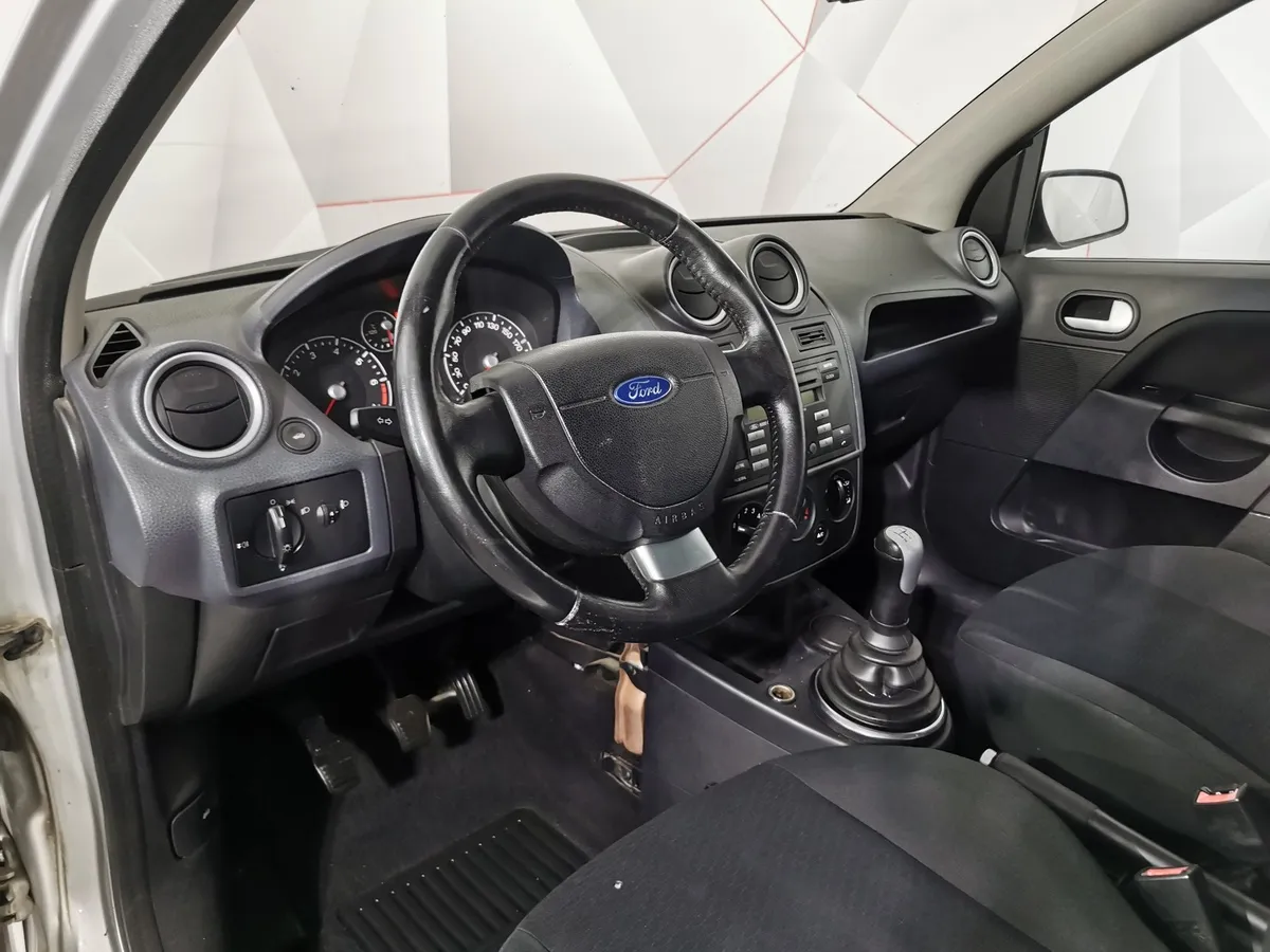 Ford Fiesta 1.6 Flex MT (100 л.с.) Серебристый в АВИЛОН. Слайд №16