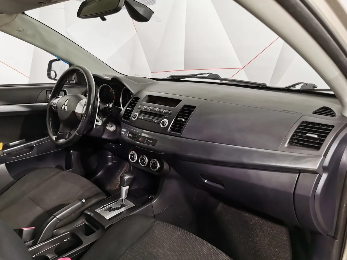 Mitsubishi Lancer 1.8 CVT (143 л.с.) Бежевый в АВИЛОН. Слайд №12