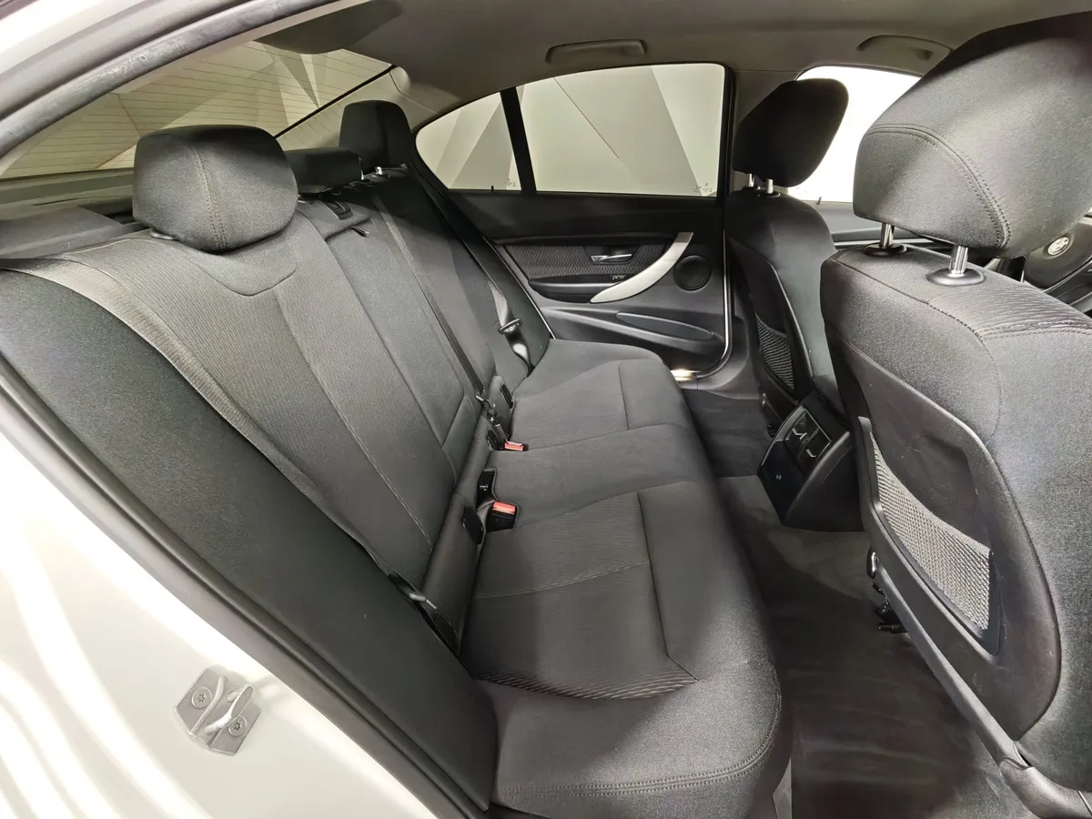 BMW 3 серия 320i xDrive AT (184 л.с.) M Sport Белый в АВИЛОН. Слайд №14