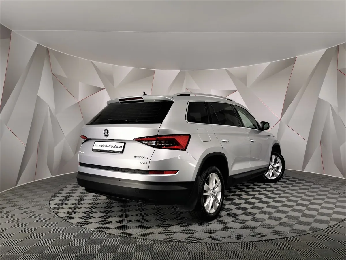Skoda Kodiaq 2.0 TDI DSG 4X4 (150 л.с.) Серебристый в АВИЛОН. Слайд №2