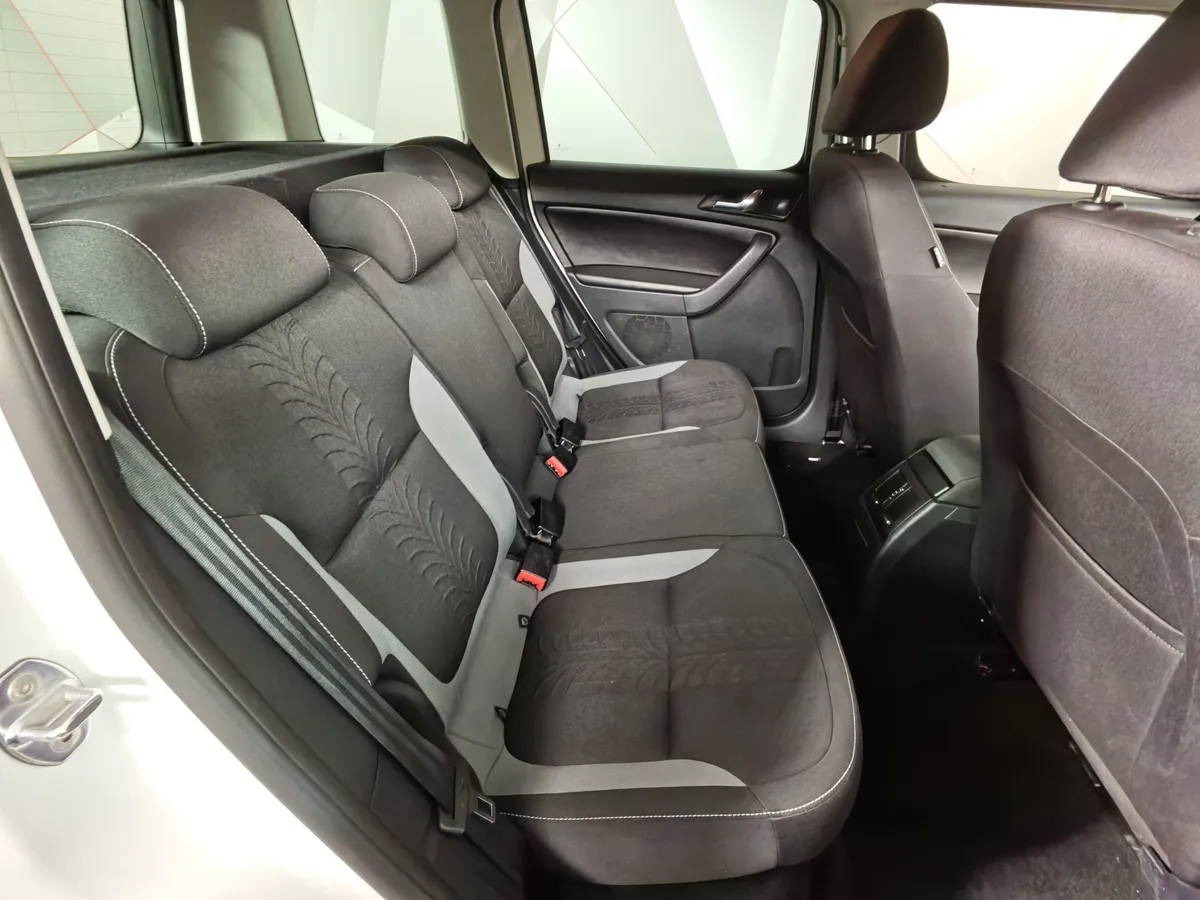 Skoda Yeti 1.8 TSI 4x4 DSG (152 л.с.) Белый в АВИЛОН. Слайд №15
