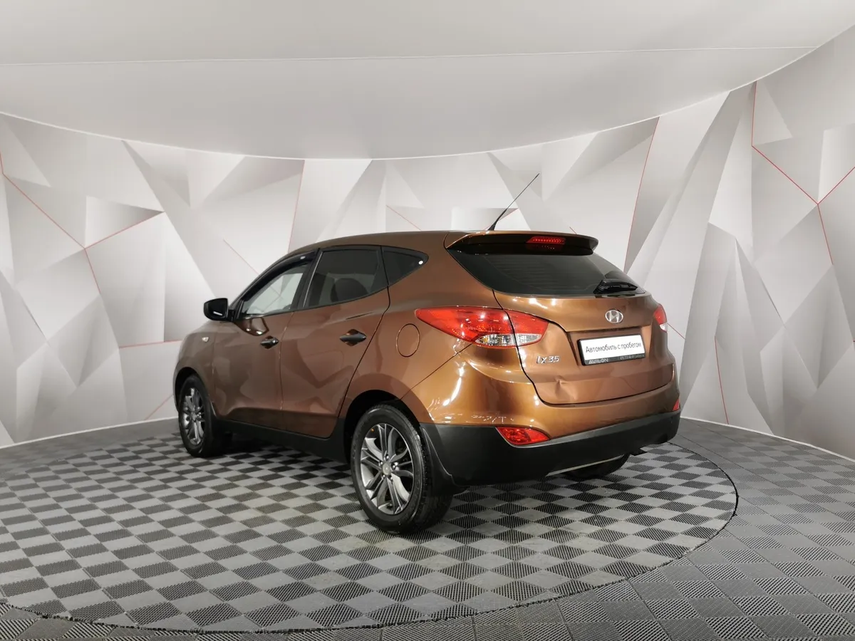 Hyundai ix35 2.0 AT (150 л.с.) Коричневый в АВИЛОН. Слайд №4