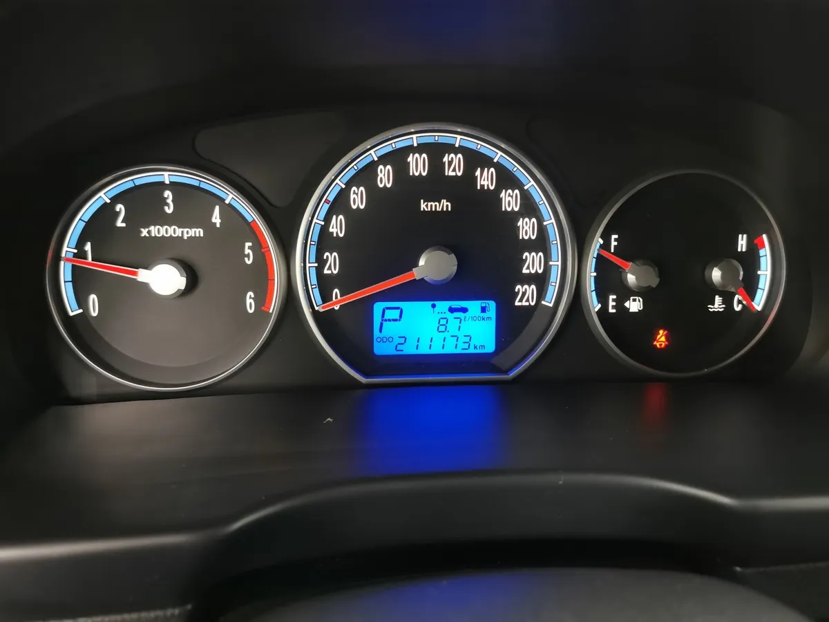 Hyundai Santa Fe 2.2 CRDi AT (153 л.с.) Черный в АВИЛОН. Слайд №17
