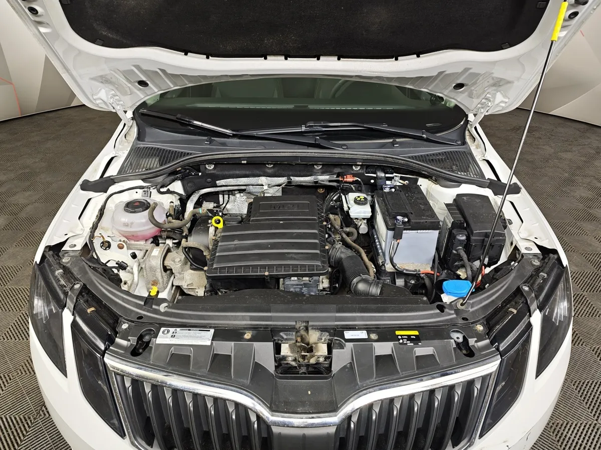 Skoda Octavia 1.6 MPI MT (110 л.с.) Белый в АВИЛОН. Слайд №11