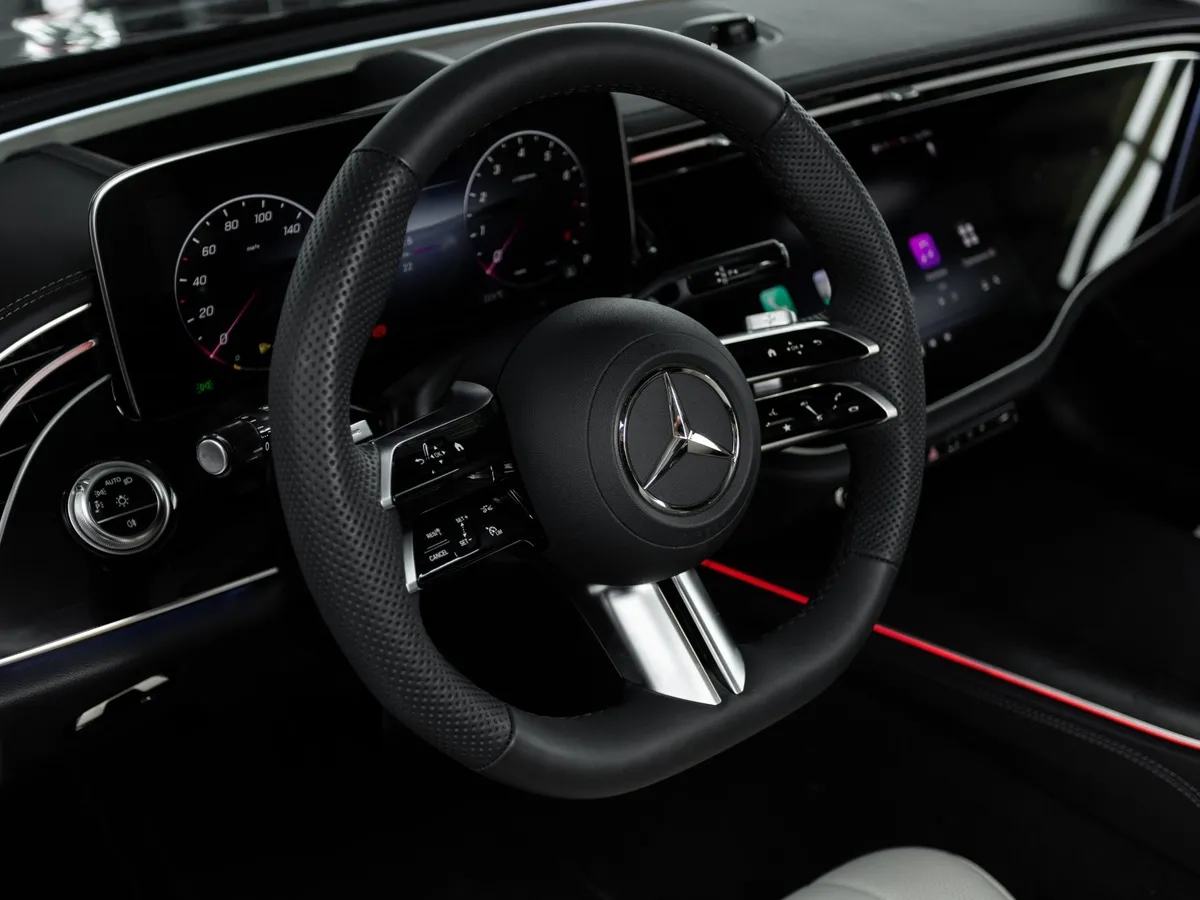 Mercedes-Benz E-Класс E 300 4MATIC (258 л.с.) Черный в АВИЛОН. Слайд №8