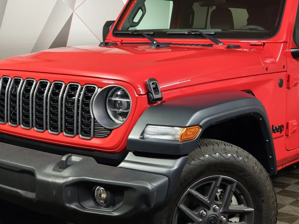 Jeep Wrangler 2.0 AT AWD (272 л.с.) Sport Красный в АВИЛОН. Слайд №10