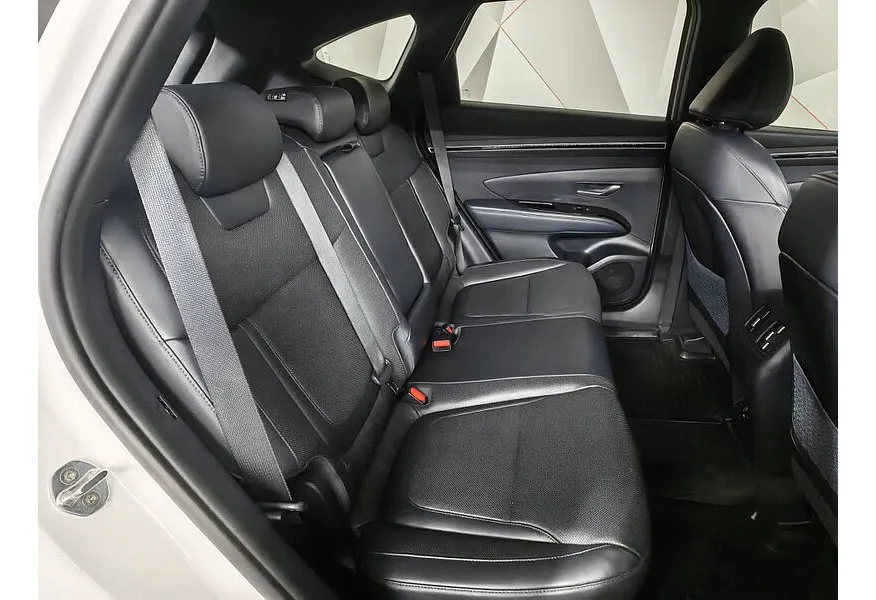 Hyundai Tucson D2.0 Smartstream 8AT 4WD (186 л.с.) Lifestyle + Smart Sense Белый в АВИЛОН. Слайд №16