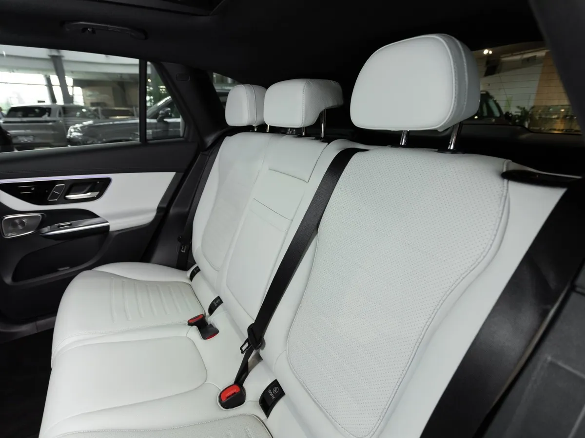 Mercedes-Benz GLC 300 4MATIC 9G-TRONIC (258 л.с.) Белый в АВИЛОН. Слайд №10