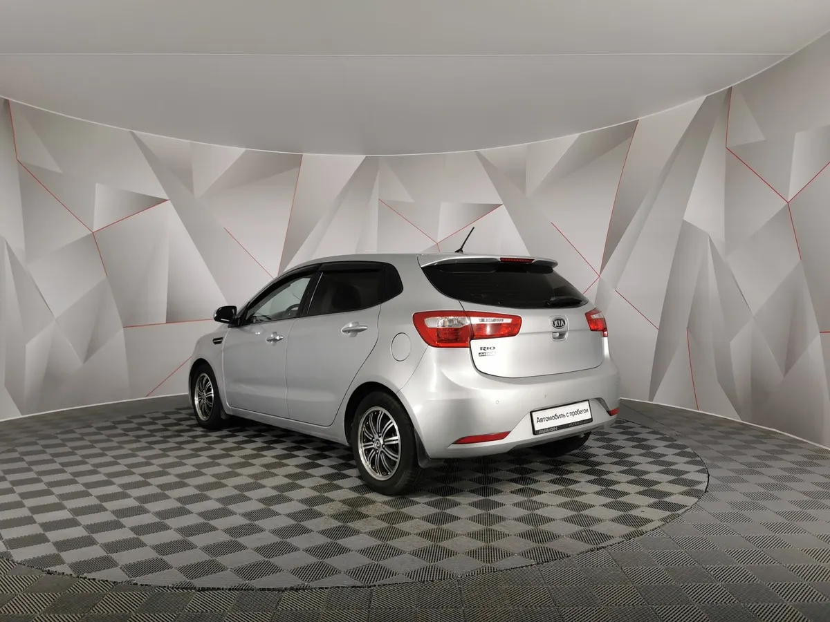 Kia Rio 1.6 AT (123 л.с.) Серебристый в АВИЛОН. Слайд №4