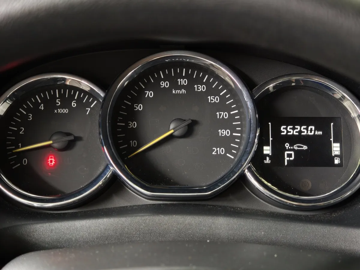 Renault Sandero 1.6 AT (102 л.с.) Белый в АВИЛОН. Слайд №18