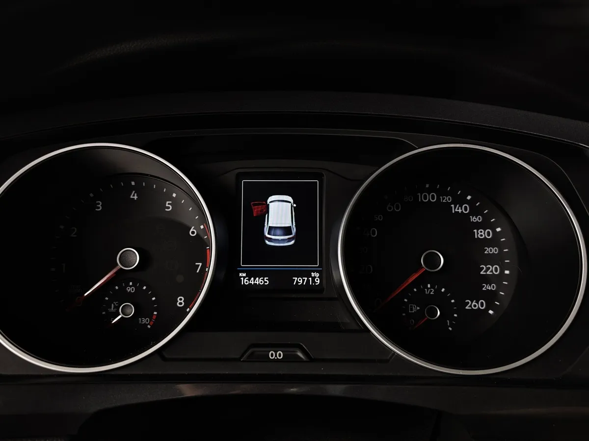 Volkswagen Tiguan 1.4 TSI BlueMotion DSG (150 л.с.) Sport&Style Серебристый в АВИЛОН. Слайд №18