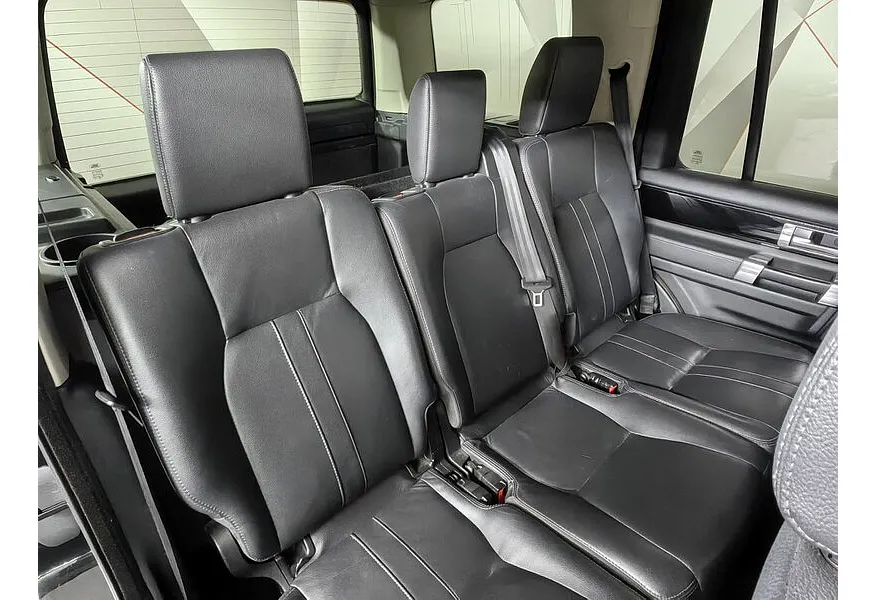 Land Rover Discovery 3.0 SDV6 AT 4WD (249 л.с.) SE Черный в АВИЛОН. Слайд №17