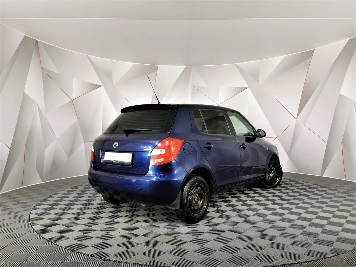 Skoda Fabia 1.2 MT (70 л.с.) Синий в АВИЛОН. Слайд №2