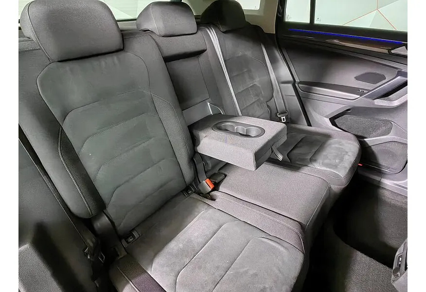 Volkswagen Tiguan 1.4 TSI 4Motion AT (150 л.с.) Exclusive Черный в АВИЛОН. Слайд №17