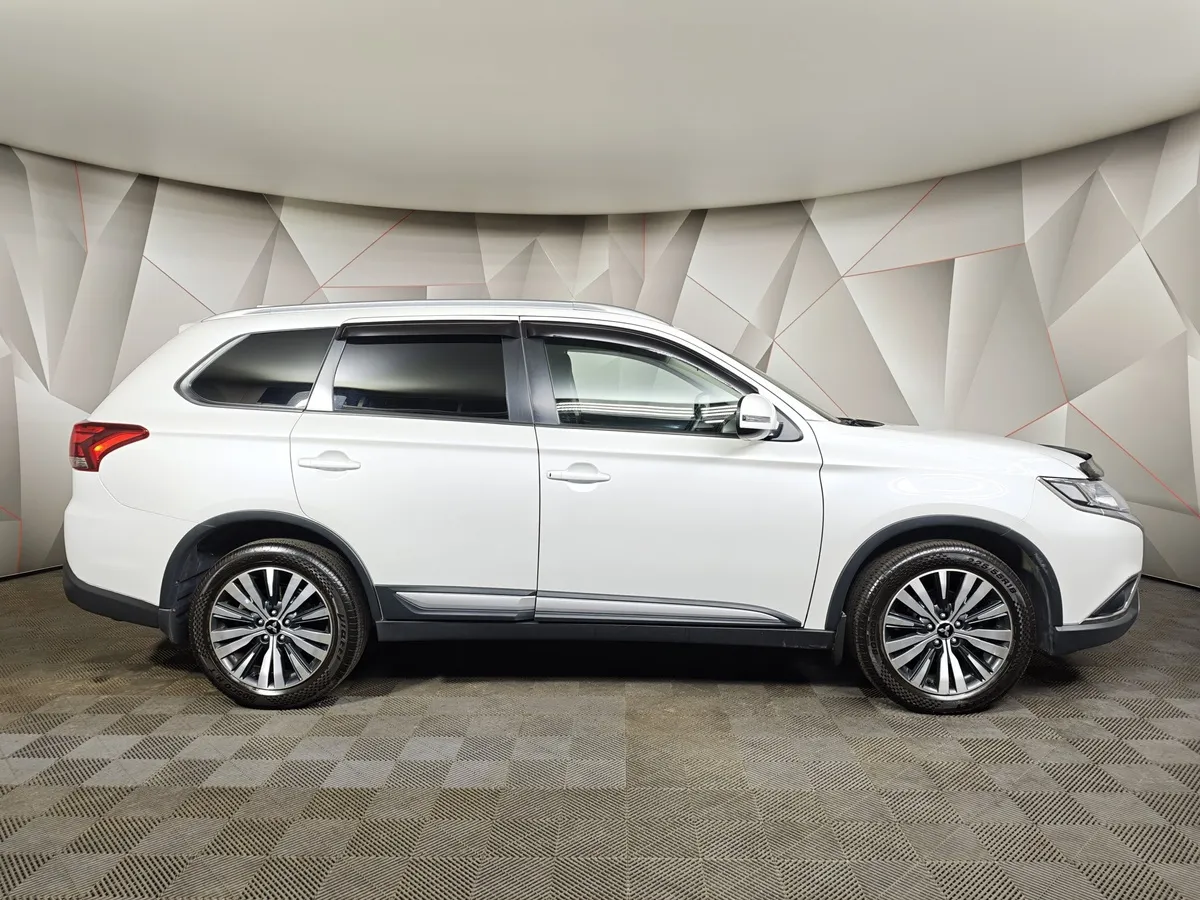 Mitsubishi Outlander 2.0 CVT 4WD (146 л.с.) Instyle E29 Белый в АВИЛОН. Слайд №6