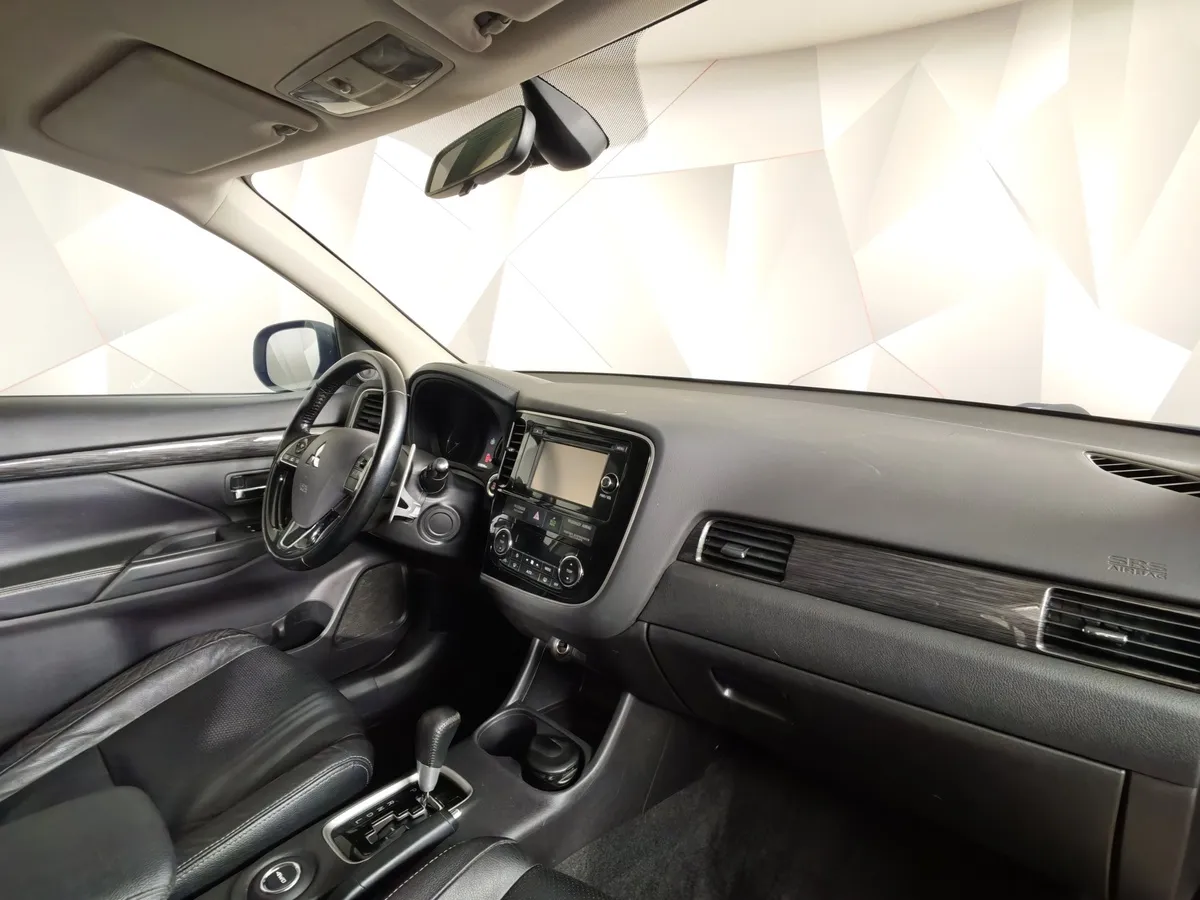 Mitsubishi Outlander 2.4 MIVEC CVT 4WD (167 л.с.) Instyle Белый в АВИЛОН. Слайд №13