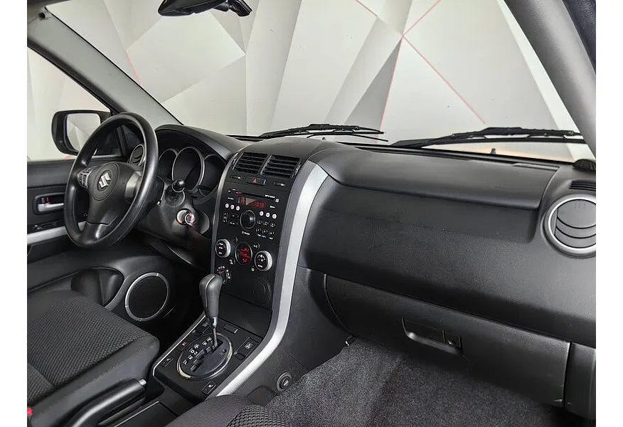Suzuki Grand Vitara 2.0 AT (140 л.с.) Черный в АВИЛОН. Слайд №13