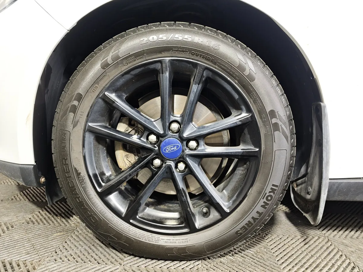 Ford Focus 1.6 Ti-VCT PowerShift (125 л.с.) Trend Белый в АВИЛОН. Слайд №9