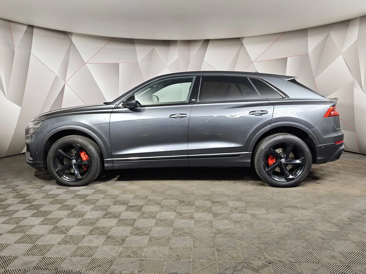 Audi Q8 55 TFSI Tiptronic quattro (340 л.с.) Серый в АВИЛОН. Слайд №5