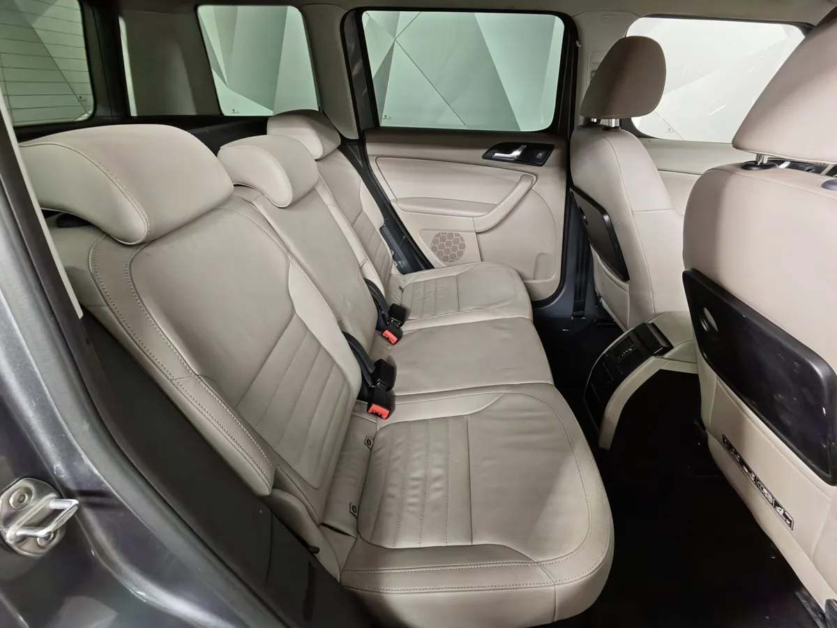Skoda Yeti 1.8 TSI 4x4 DSG (152 л.с.) Серый в АВИЛОН. Слайд №16