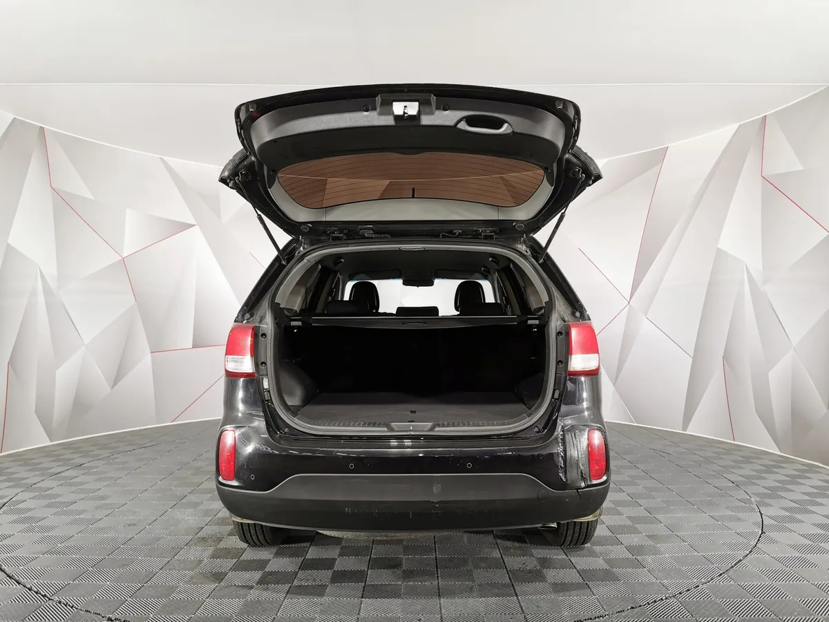 Kia Sorento 2.4 MT (175 л.с.) Черный в АВИЛОН. Слайд №11