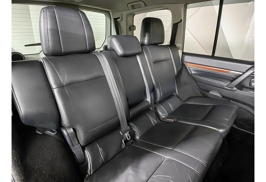 Mitsubishi Pajero 3.2 DI-D AT (170 л.с.) Черный в АВИЛОН. Слайд №17