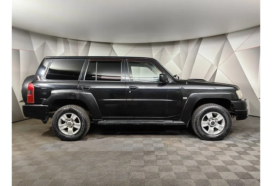 Nissan Patrol 3.0 Di AT (160 л.с.) Черный в АВИЛОН. Слайд №6