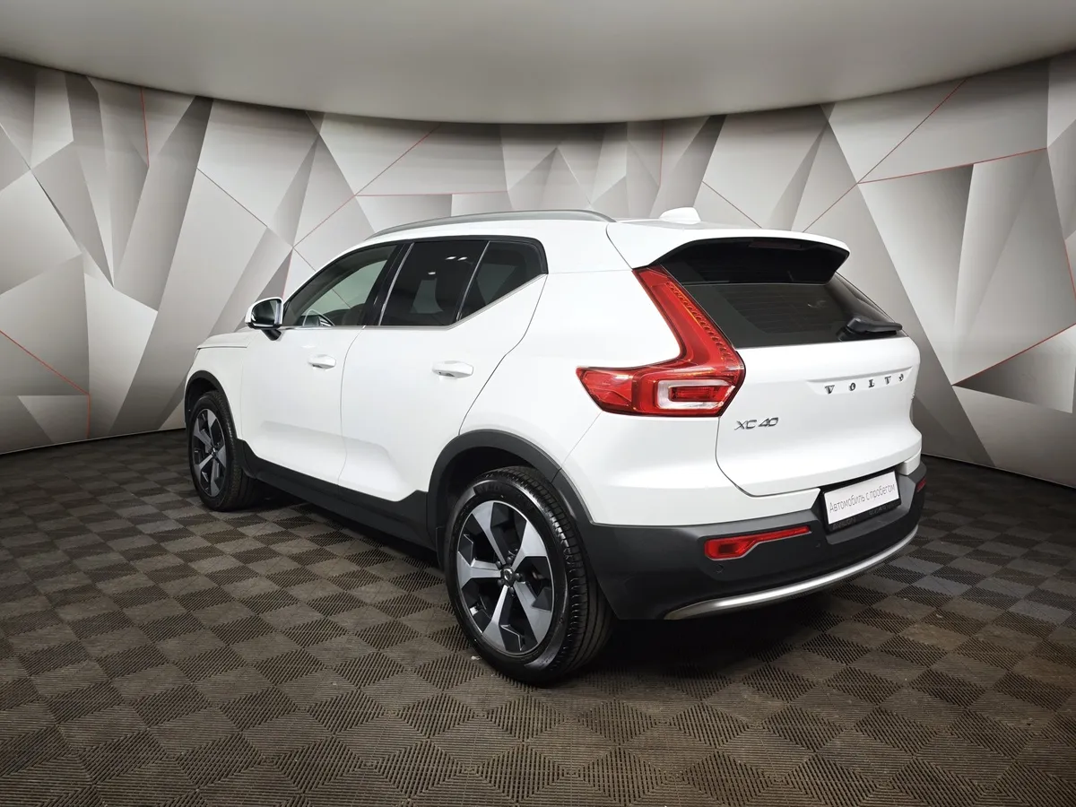 Volvo XC40 2.0 B4 AT AWD (190 л.с.) Deluxe Белый в АВИЛОН. Слайд №4