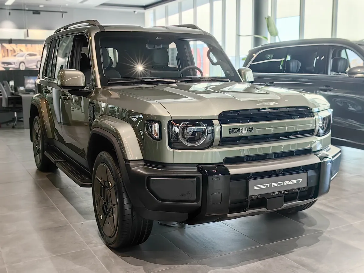ESTEO V27 1.5h REEV AT 4WD (456 л.с.) Премиум Зеленый в АВИЛОН. Слайд №2