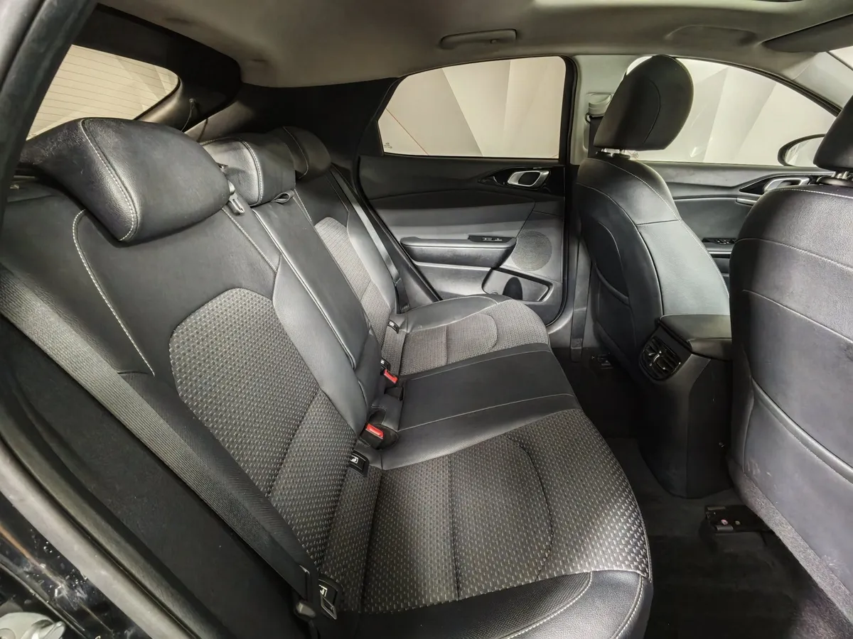 Kia Ceed 1.4 T-GDI AMT (140 л.с.) Comfort Черный в АВИЛОН. Слайд №16