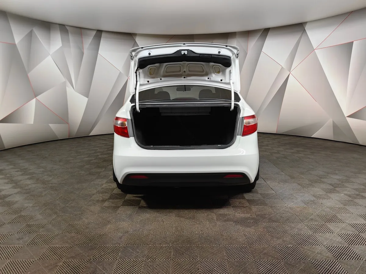 Kia Rio 1.6 MT (123 л.с.) Белый в АВИЛОН. Слайд №12