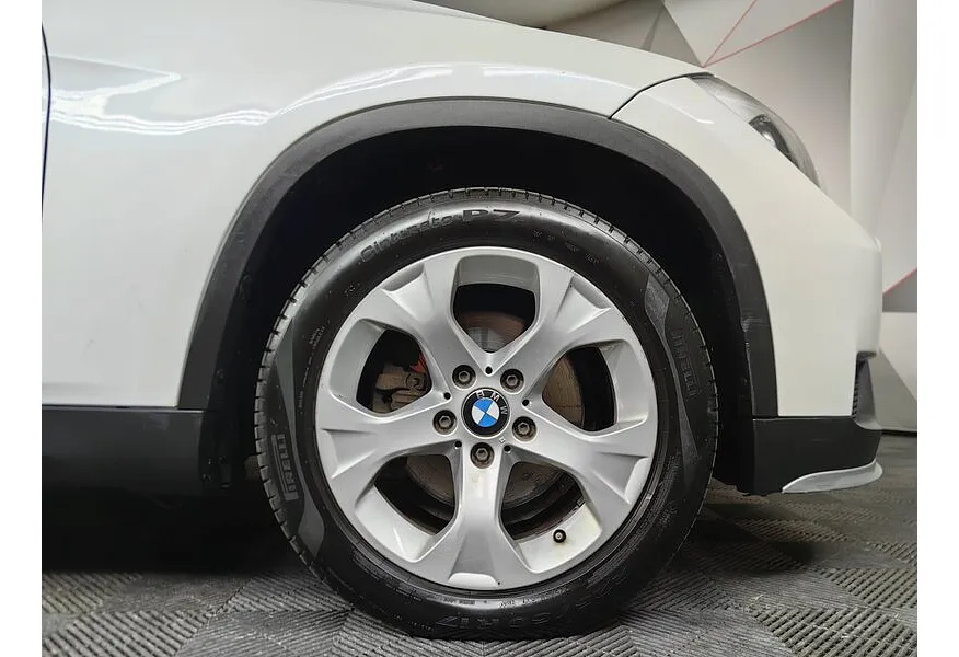 BMW X1 sDrive18i AT (150 л.с.) Белый в АВИЛОН. Слайд №7