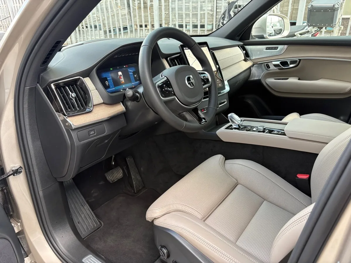 АВИЛОН - Volvo XC90 2.0 B6 mild hybrid AT AWD (7 мест) (300 л.с.) Ультра темный Серебристый - slide 10105770