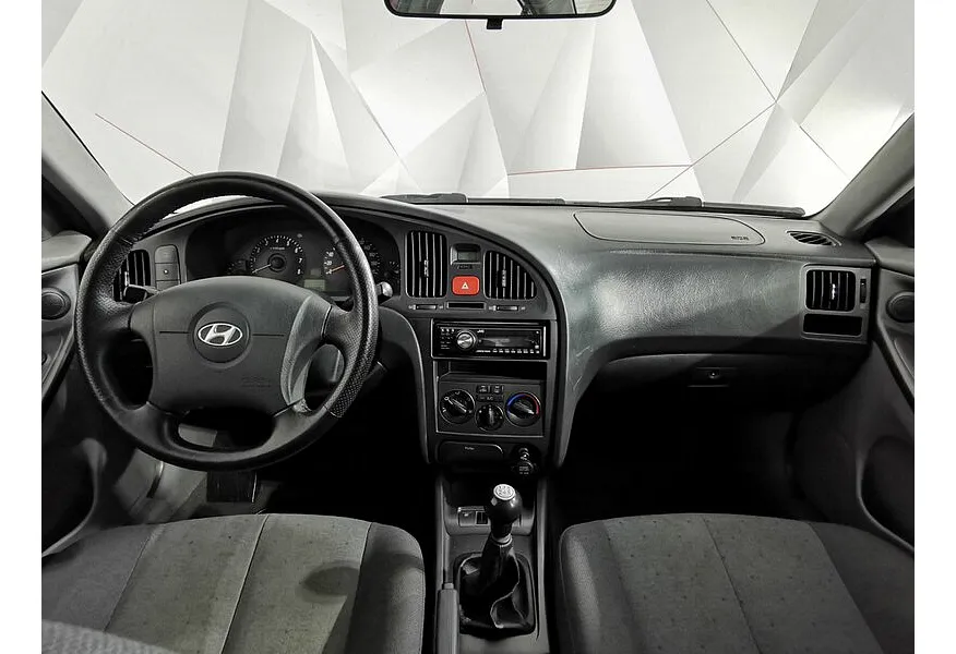 Hyundai Elantra 1.6 MT (105 л.с.) Красный в АВИЛОН. Слайд №8