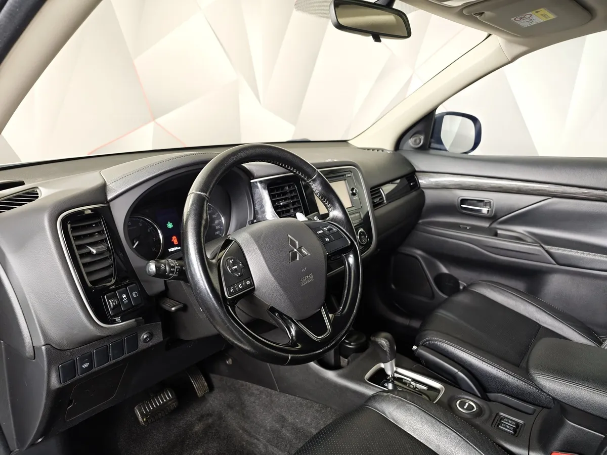 Mitsubishi Outlander 2.4 MIVEC CVT 4WD (167 л.с.) Instyle Белый в АВИЛОН. Слайд №19