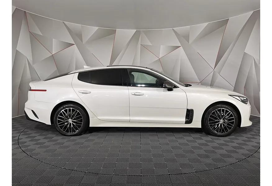 АВИЛОН - Kia Stinger 2.0 AT (247 л.с.) Comfort Белый - slide 3